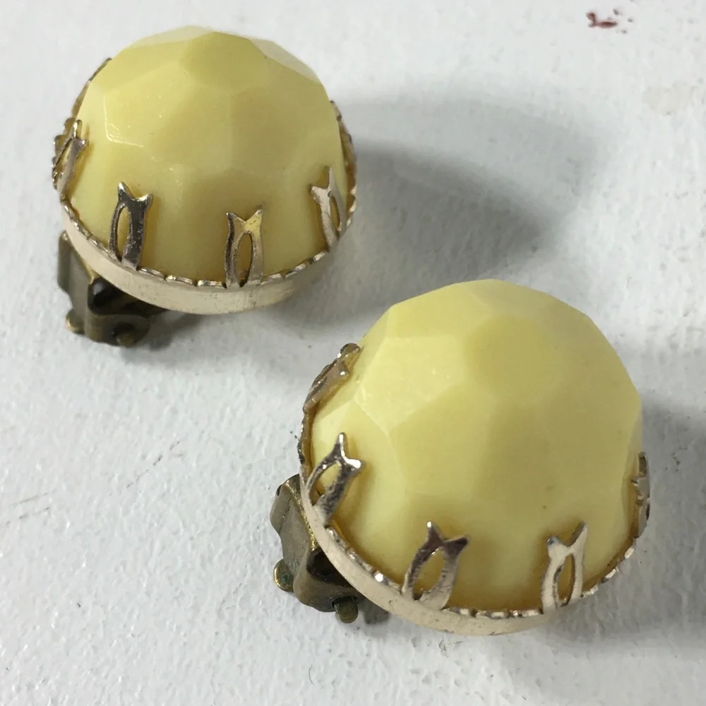 Vintage Hong Kong Signed Clip On Earrings